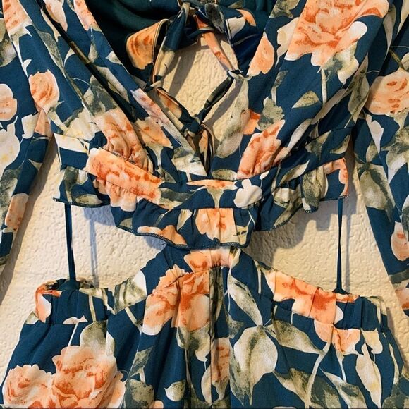 Luxxel Floral Cutout shorts romper Small - Picture 4 of 8